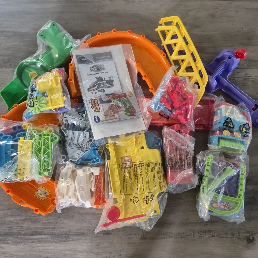 VTech Go! Go! Smart Wheels Roadmaster Train Set 73 Pc Playset New Open Ugly Box